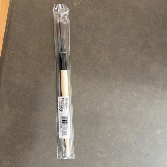 Bobbi Brown Eye Blender Brush. Iconic! - Picture 2 of 2